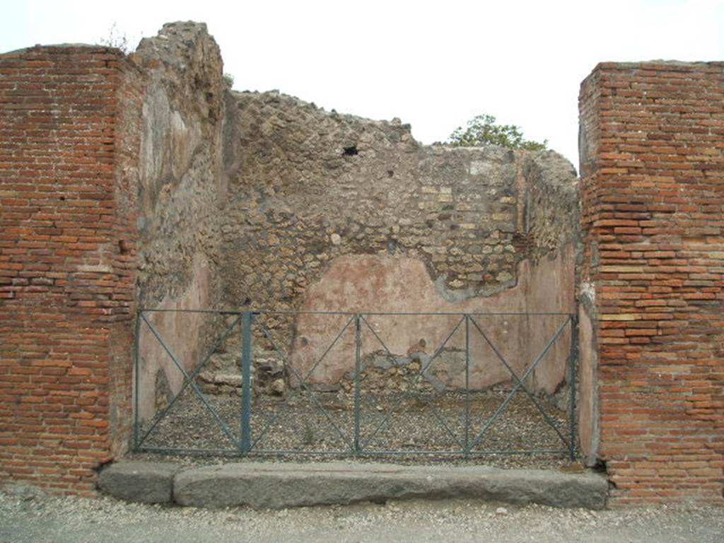 VI.3.6 Pompeii. May 2005. Looking east across shop.