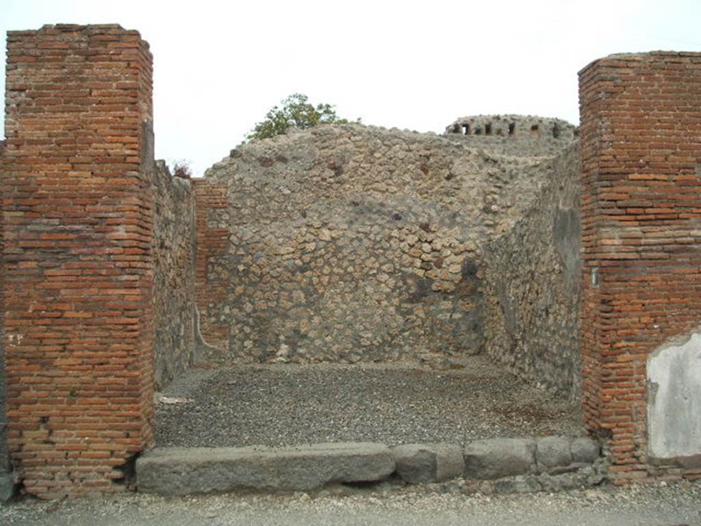 VI.3.8 Pompeii. May 2005. Entrance doorway, looking east. According to Fiorelli and Eschebach, this shop had a stairs to an upper floor at the rear right (south). Nearby and under the stairs would have been a latrine.
See Pappalardo, U., 2001. La Descrizione di Pompei per Giuseppe Fiorelli (1875). Napoli: Massa Editore.(p.52). See Eschebach, L., 1993. Gebudeverzeichnis und Stadtplan der antiken Stadt Pompeji. Kln: Bhlau. (p.163)
