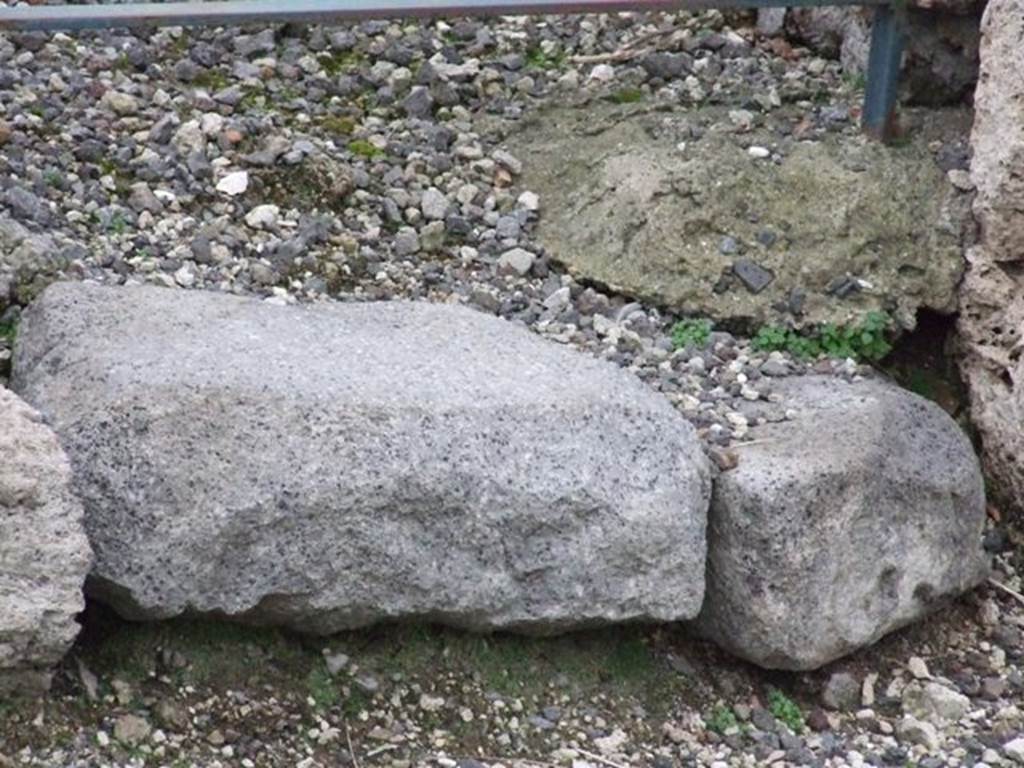 VI.3.11 Pompeii. December 2007.  Threshold from street.