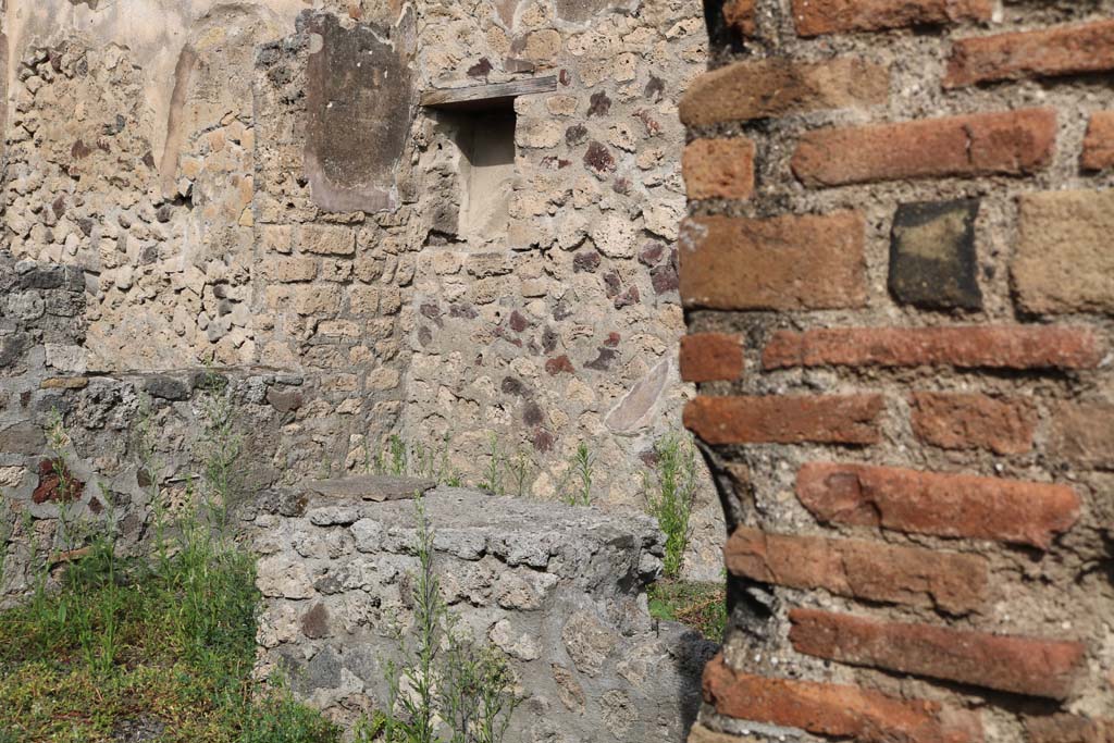 VI.3.24 Pompeii. December 2018. Looking towards north wall with niche. Photo courtesy of Aude Durand.