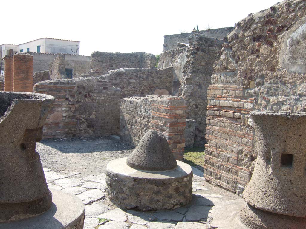 VI.3.27 Pompeii. September 2005. Looking north-west.