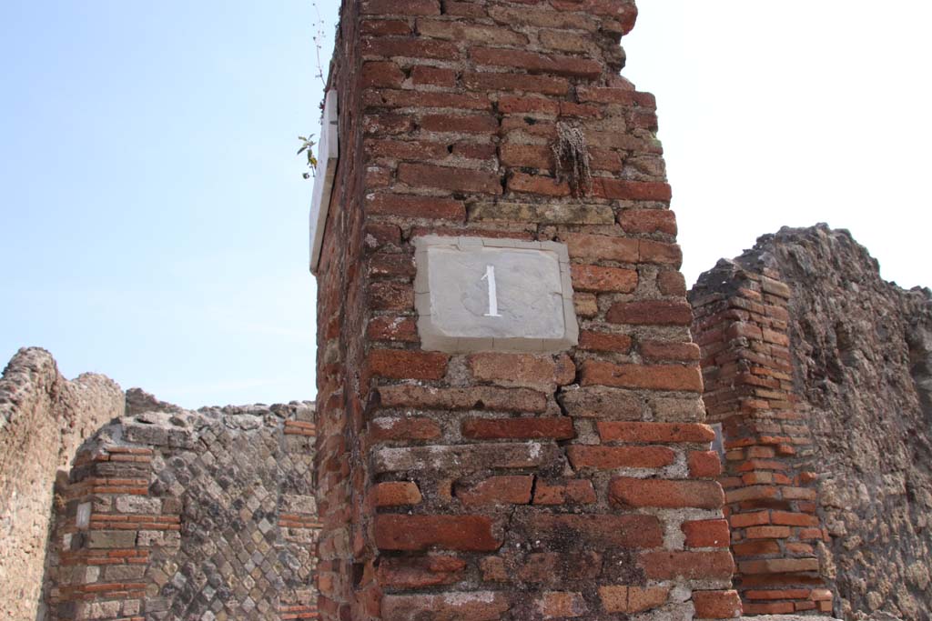 VI.4.1 Pompeii. September 2021. 
Looking east to side of pilaster on left side of doorway with counter. Photo courtesy of Klaus Heese.
