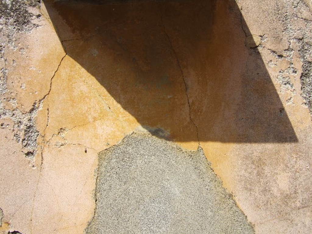 VI.5.5 Pompeii. September 2005. North wall east end, triclinium to the left behind the peristyle. Medallion of Oedipus?  