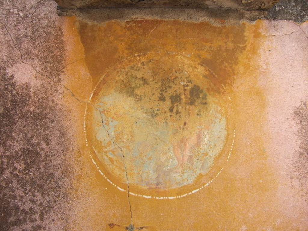 VI.5.5 Pompeii. September 2005. South wall at east end, triclinium to the left behind the peristyle. Medallion of Polyphemus and Galatea.
See Helbig, W., 1868. Wandgemlde der vom Vesuv verschtteten Stdte Campaniens. Leipzig: Breitkopf und Hrtel. (1047).
See Bragantini, de Vos, Badoni, 1983. Pitture e Pavimenti di Pompei, Parte 2. Rome: ICCD. (p.144)

