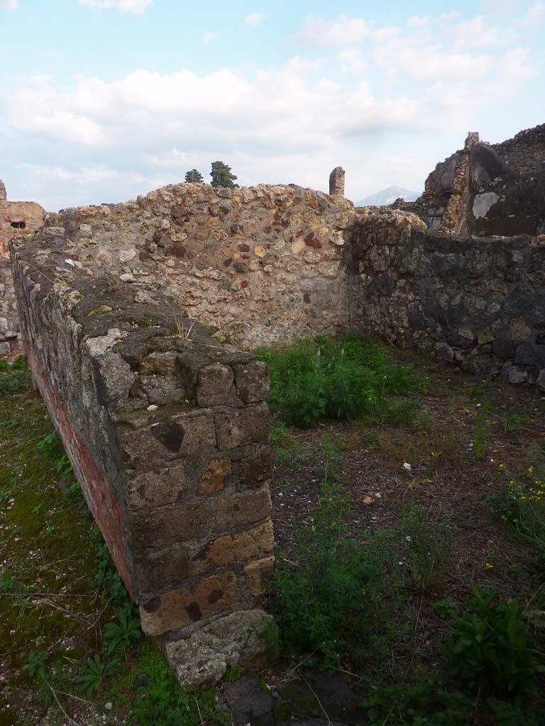 VI.5.9 Pompeii. November 2021.
Doorway to triclinium, looking towards east wall. Photo courtesy of Hélène Dessales.