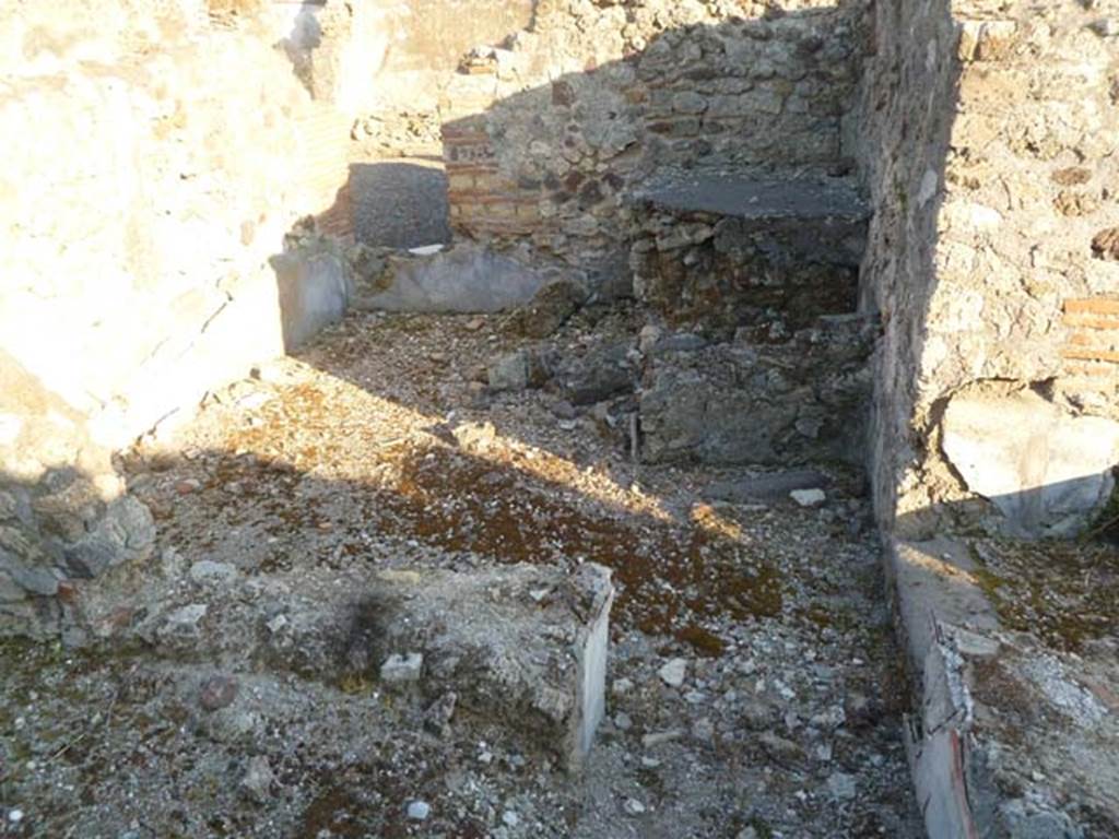 VI.5.9 Pompeii. May 2011. Looking south towards a doorway linking to atrium of VI.5.19.