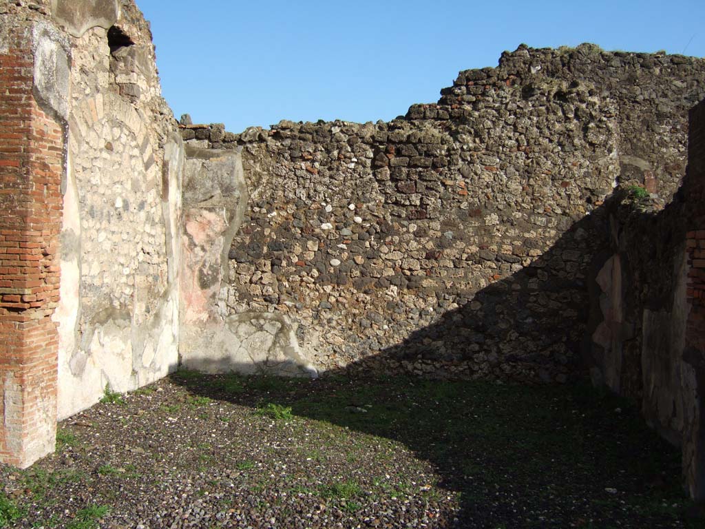 VI.5.14 Pompeii. December 2005. Looking east across large room on east side of peristyle.