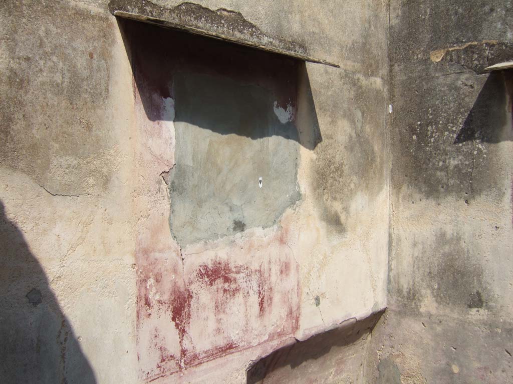 VI.7.3 Pompeii. September 2005. Room 4, north wall. Helbig identified two pictures in this room.  
He said on the north wall, the painting was of Amphion and Zethus with a bull for sacrifice and has now been removed.
See Helbig, W., 1868. Wandgemälde der vom Vesuv verschütteten Städte Campaniens. Leipzig: Breitkopf und Härtel. (1389, 1411).
See Schefold, K., 1962. Vergessenes Pompeji. Bern: Francke. (photos T 55,2; 57,1)
See Bragantini, de Vos, Badoni, 1983. Pitture e Pavimenti di Pompei, Parte 2. Rome: ICCD. (p.147)
