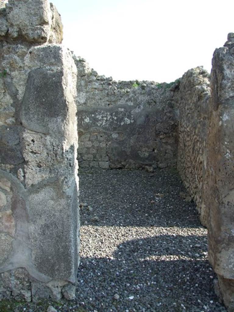 VI.7.3 Pompeii.  March 2009.  Doorway to Room 8. Looking south.