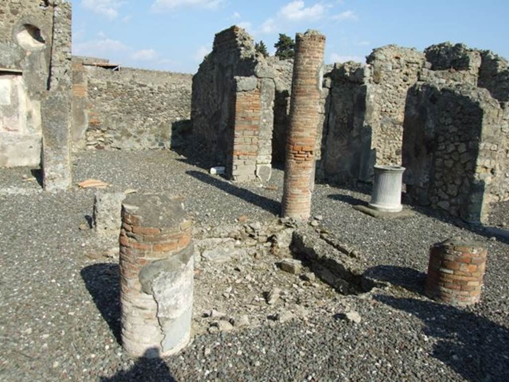 VI.7.3 Pompeii.  March 2009.   Room 1. Atrium.  Looking east across Impluvium.