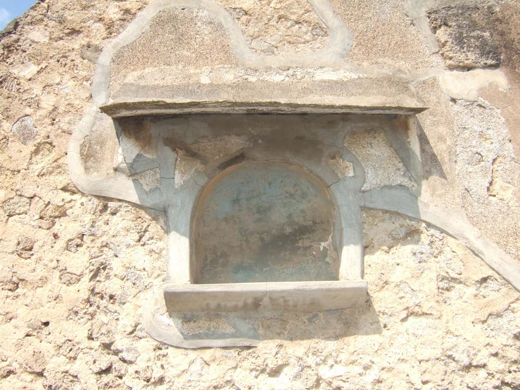 VI.7.3 Pompeii. September 2005. Niche in north wall of atrium.