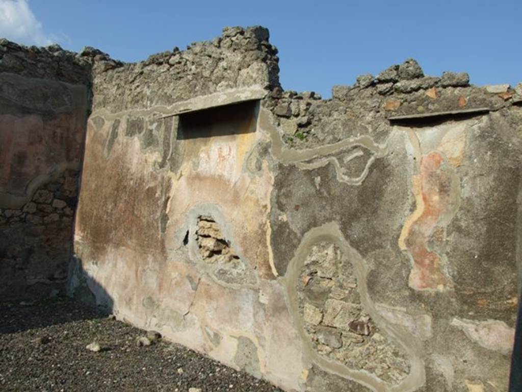 VI.7.6 Pompeii. March 2009. Room 10, east wall of triclinium with remains of a wall painting of Hercules, and Muse with zither. See Helbig, W., 1868. Wandgem�lde der vom Vesuv versch�tteten St�dte Campaniens. Leipzig: Breitkopf und H�rtel. (1148). See Bragantini, de Vos, Badoni, 1983. Pitture e Pavimenti di Pompei, Parte 2. Rome: ICCD. (p.148) Hercules and Omphale.



