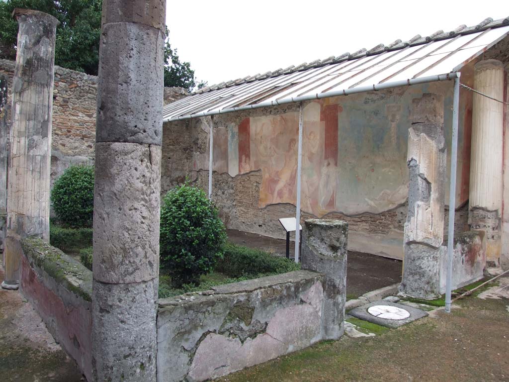VI.7.18 Pompeii. December 2006. Large wall painting of Adonis ferito and Aphrodite in peristyle.
On the other side of the wall between the two columns on the right, would have been the painting of the heron and serpent, see below.
