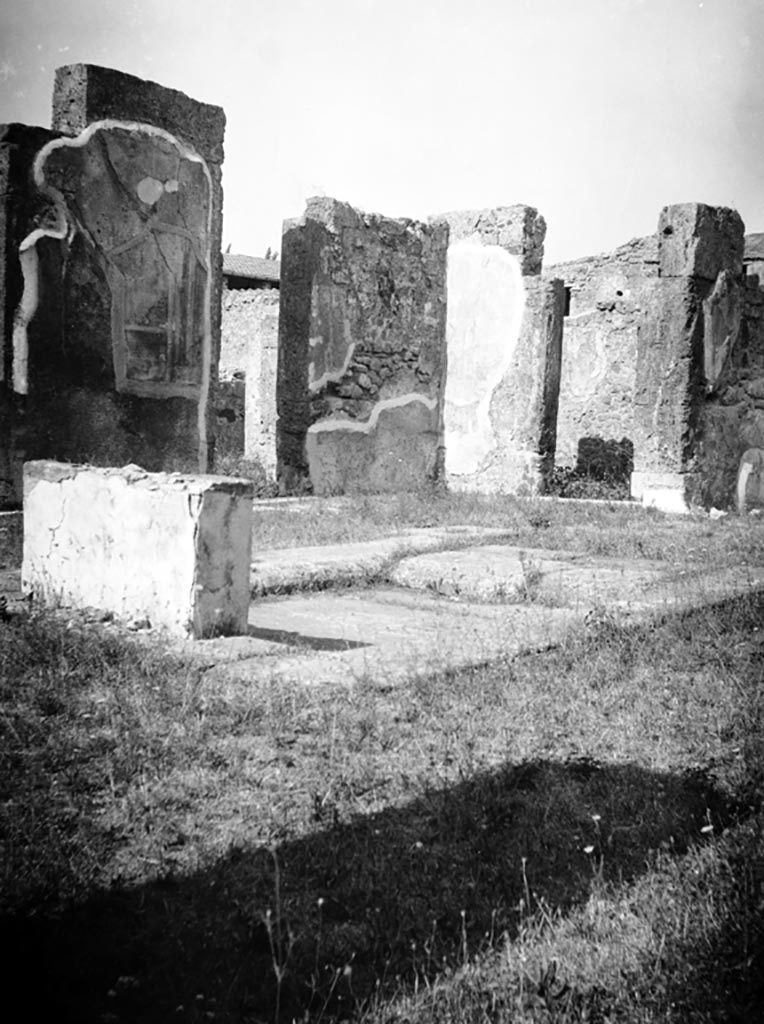 VI.7.20 Pompeii. W1222 Looking north-east across impluvium in atrium. 
Photo by Tatiana Warscher. Photo © Deutsches Archäologisches Institut, Abteilung Rom, Arkiv. 
