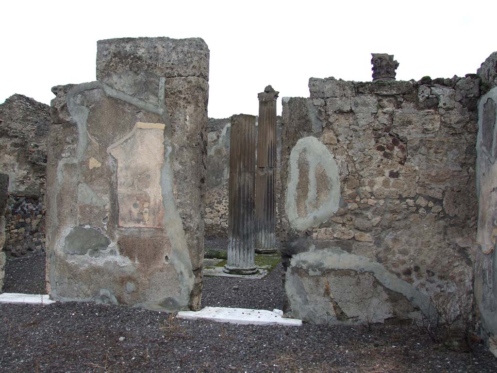 VI.7.20 Pompeii. December 2006. Looking north to doorways linking the atrium with VI.7.21.