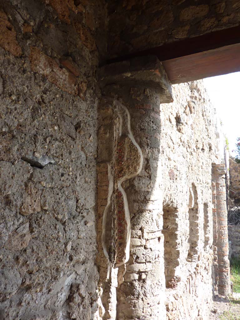 231371 Bestand-D-DAI-ROM-W.1194.jpg
VI.7.23 Pompeii. W.1194. Wall painting of man and horse, from south wall of bedroom.
Photo by Tatiana Warscher. Photo © Deutsches Archäologisches Institut, Abteilung Rom, Arkiv. See http://arachne.uni-koeln.de/item/marbilderbestand/231371 
