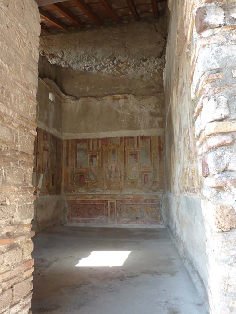 VI.7.23 Pompeii. October 2014.  Looking west across the site of the summer triclinium to the window and doorway leading into the cubiculum/bedroom. Photo courtesy of Michael Binns.
