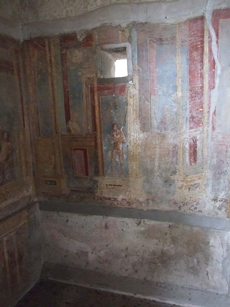 VI.7.23 Pompeii. December 2006. Cubiculum. South alcove, west wall.
White lower area appears to never have been completed with the painted faux marble.
