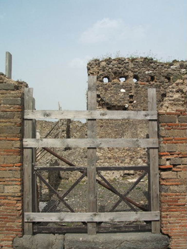 VI.8.2 Pompeii.  Rear entrance of VI.8.20.  May 2005.  Entrance.