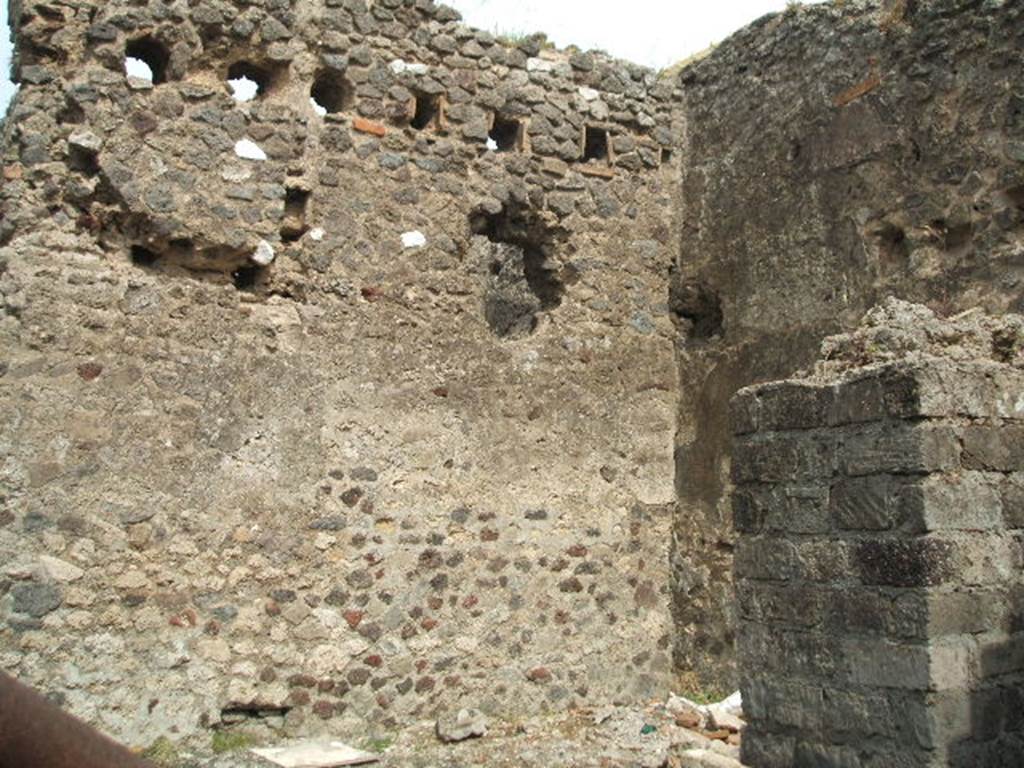 VI.8.2 Pompeii. May 2005. Room on east side of entrance doorway.
