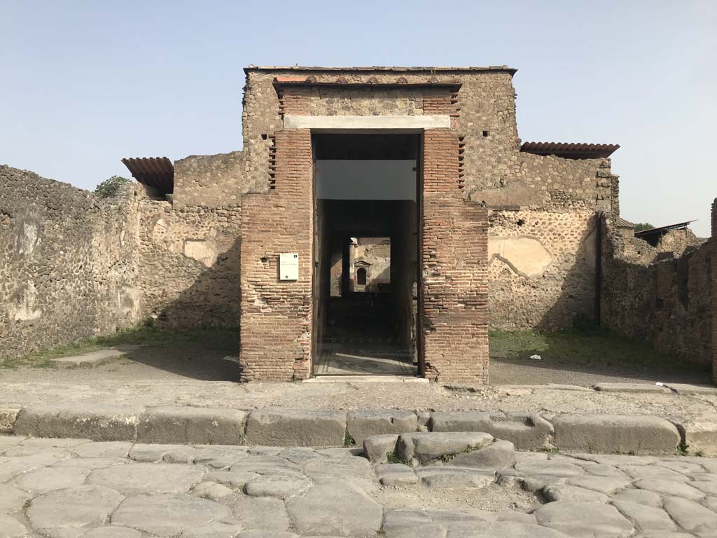 VI.8.5, Pompeii. April 2019. Looking north towards entrance doorway with shop at each side connecting to fauces. Photo courtesy of Rick Bauer.