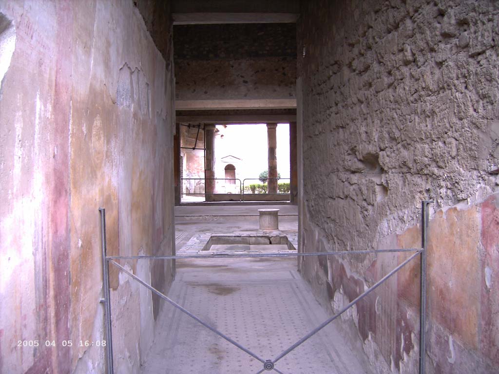 VI.8.5 Pompeii. April 2005. Entrance corridor/fauces, looking north to atrium. Photo courtesy of Klaus Heese.