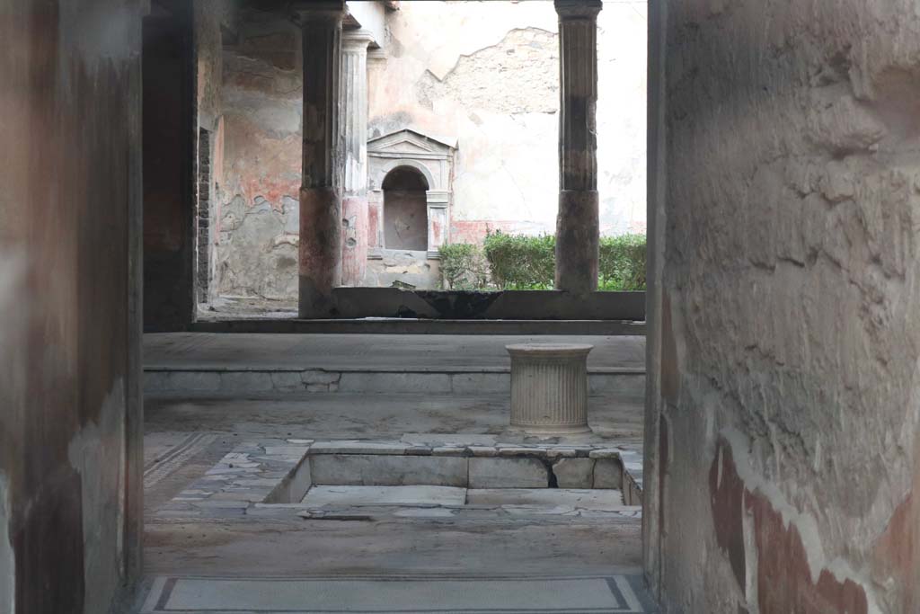 VI.8.5 Pompeii. December 2018. 
Looking north across atrium, towards tablinum and garden area with lararium (see VI.8.3). Photo courtesy of Aude Durand.
