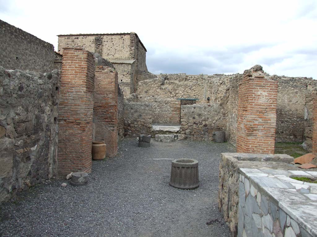 VI.8.9 Pompeii. December 2007. Looking north.