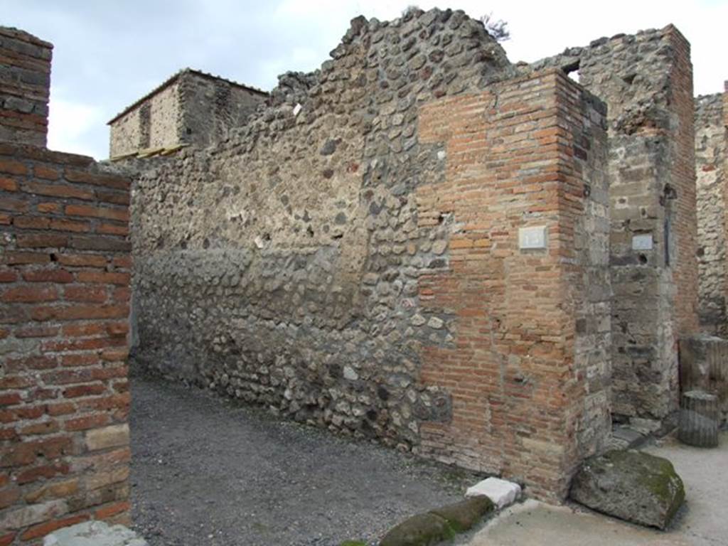 VI.8.13 Pompeii. December 2007. Entrance doorway and north wall.