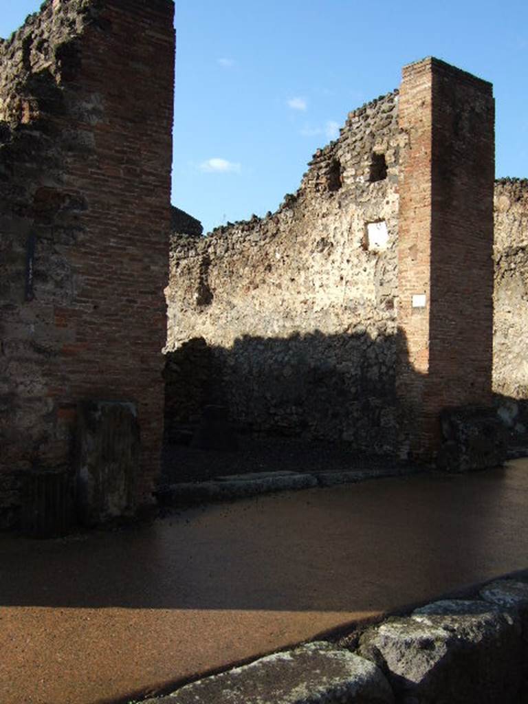 VI.8.15 Shop with dwelling