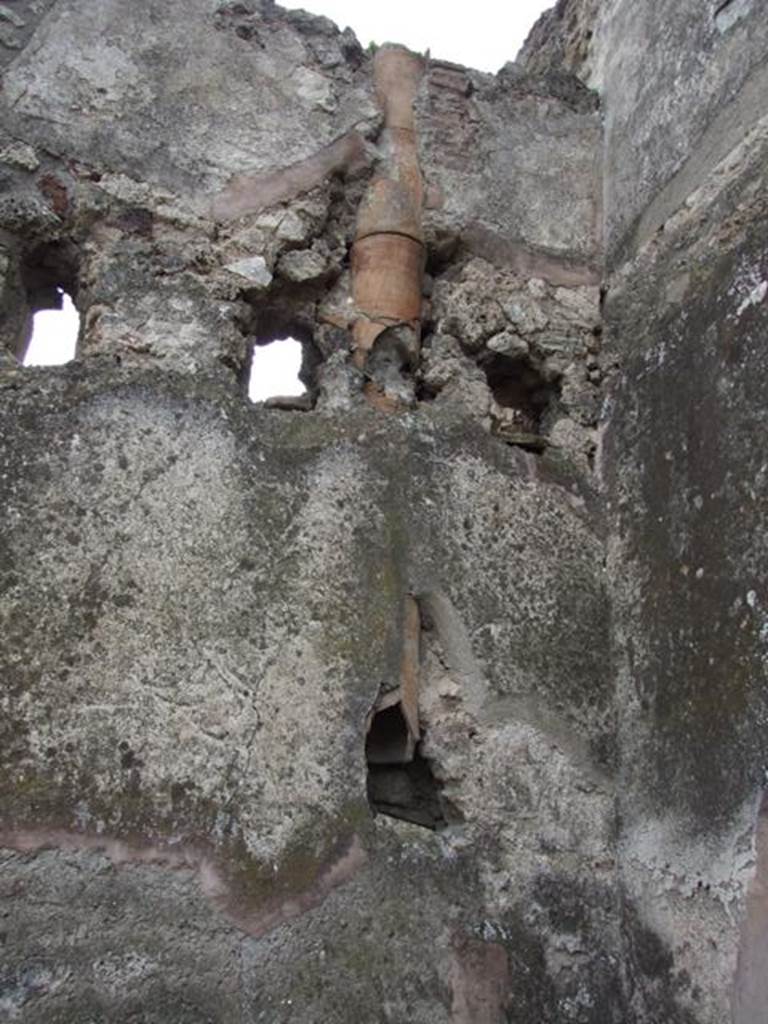 VI.8.19 Pompeii.  Shop.  December 2007.  Top part of waste pipe in south wall.