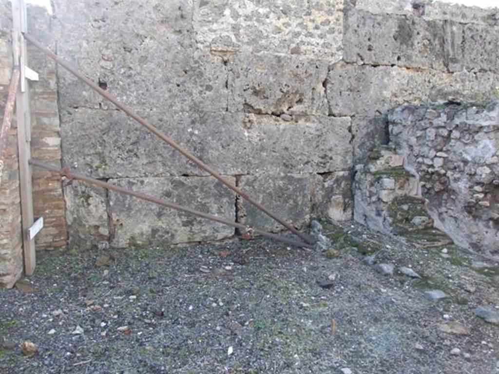 VI.8.20 Pompeii.  March 2009.  Area to the north of entrance at VI.8.2, on west side of peristyle.