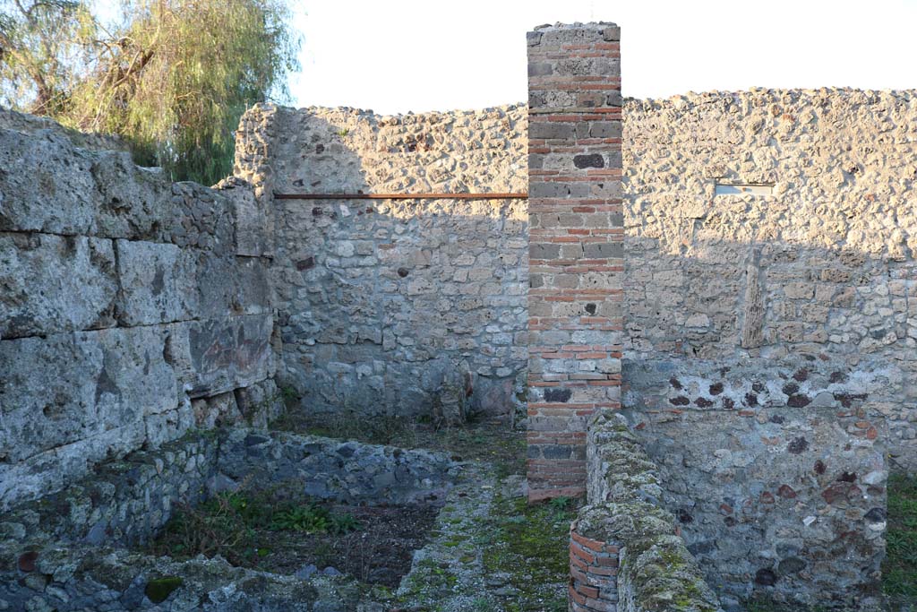 VI.8.20 Pompeii. December 2018. Vat 3, on left, looking north towards north-west corner. Photo courtesy of Aude Durand.