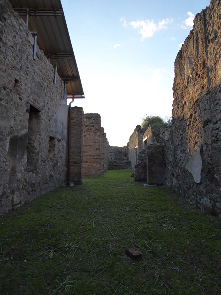 VI.8.20 Pompeii. January 2017. Looking west along entrance corridor.
Foto Annette Haug, ERC Grant 681269 DÉCOR.
