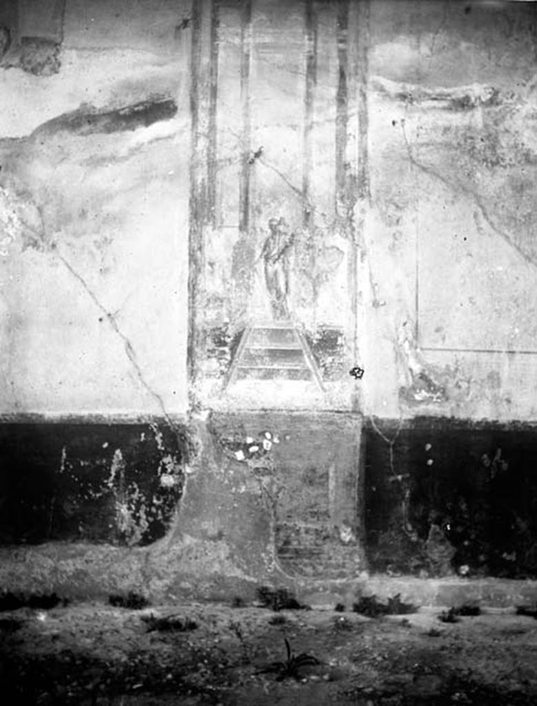 231741 Bestand-D-DAI-ROM-W.549.jpg
VI.9.2 Pompeii. W.549. Peristyle 16, remains of wall painting from north wall.
Photo by Tatiana Warscher. With kind permission of DAI Rome, whose copyright it remains. 
See http://arachne.uni-koeln.de/item/marbilderbestand/231741 
