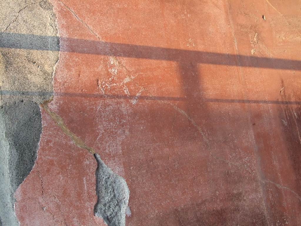 VI.9.2 Pompeii.   September 2004.  Wall painting on North side of entrance corridor 1. 
