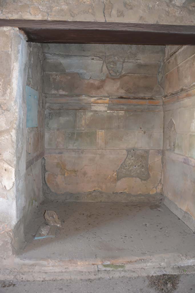 VI.9.3 Pompeii. September 2019. 
Room 3, looking south in alcove on south side of cubiculum.
Foto Annette Haug, ERC Grant 681269 DCOR.

