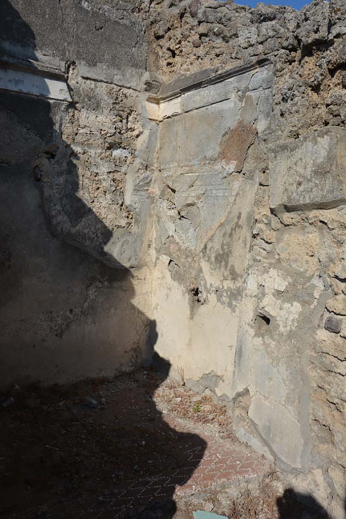 VI.9.3 Pompeii. September 2019. 
Room 5A, remaining decoration and flooring at west end in north-west corner.
Foto Annette Haug, ERC Grant 681269 DÉCOR.
