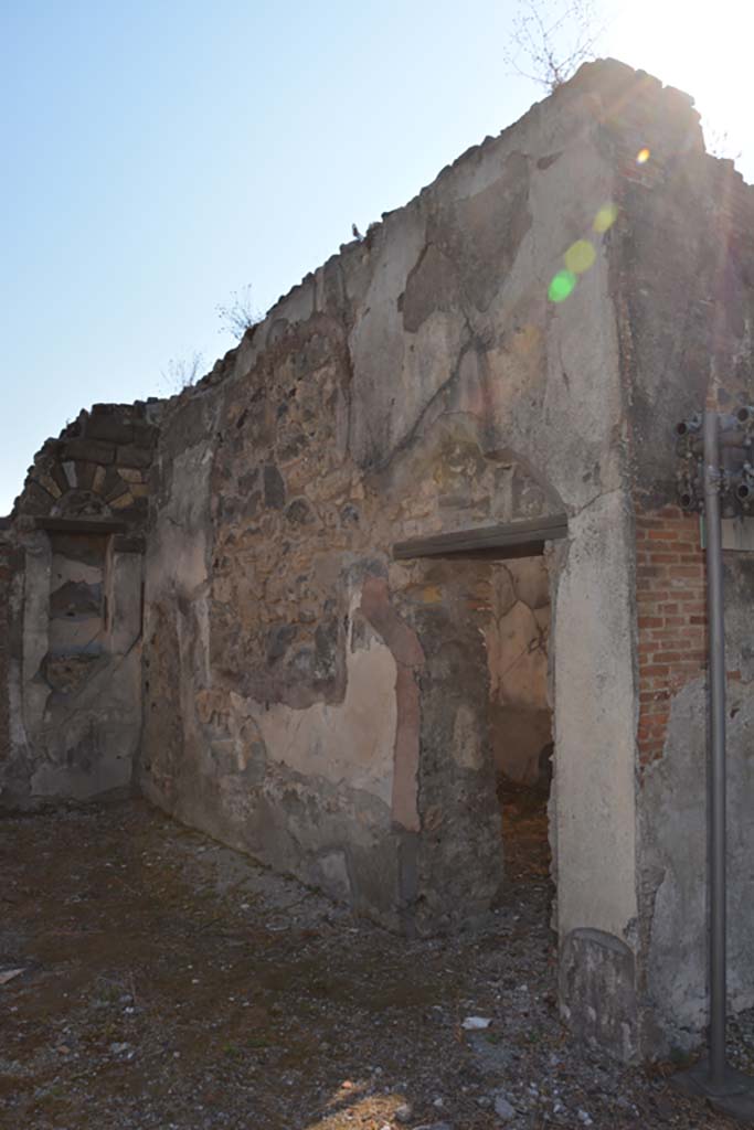 VI.9.5 Pompeii. September 2019.
Tablinum 26, looking towards south wall with doorway to oecus 28.
Foto Annette Haug, ERC Grant 681269 DÉCOR.