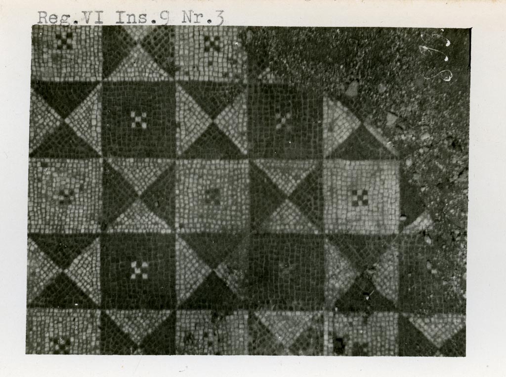 VI.9.5 Pompeii. pre-1937-39. Mosaic floor from room 24.
Photo courtesy of American Academy in Rome, Photographic Archive. Warsher collection no. 893.