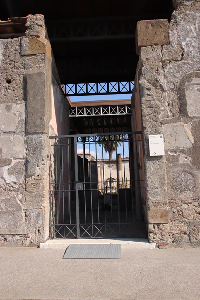 230886 Bestand-D-DAI-ROM-W.748.jpg
VI.9.6 Pompeii. W.748. Entrance doorway.
Photo by Tatiana Warscher. With kind permission of DAI Rome, whose copyright it remains. 
See http://arachne.uni-koeln.de/item/marbilderbestand/230886 
