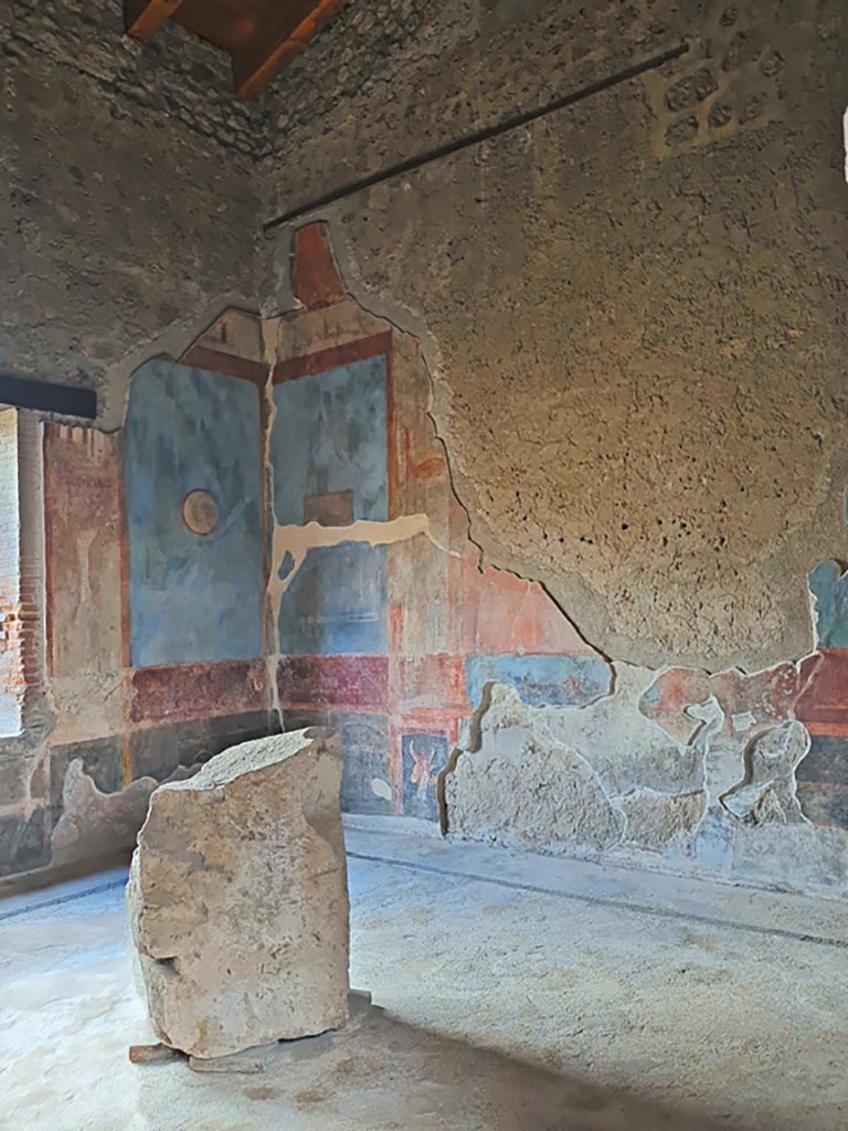 VI.9.6 Pompeii. November 2023. 
Room 8, looking towards south-east corner and south wall. Photo courtesy of Giuseppe Ciaramella.
