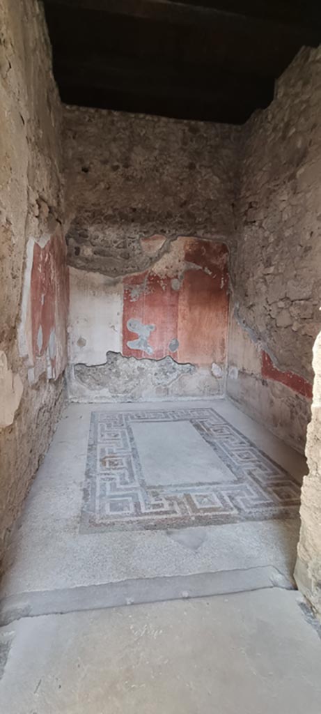 VI.9.6 Pompeii. December 2023.
Room 12, looking north through doorway from atrium. 
Photo courtesy of Miriam Colomer.
