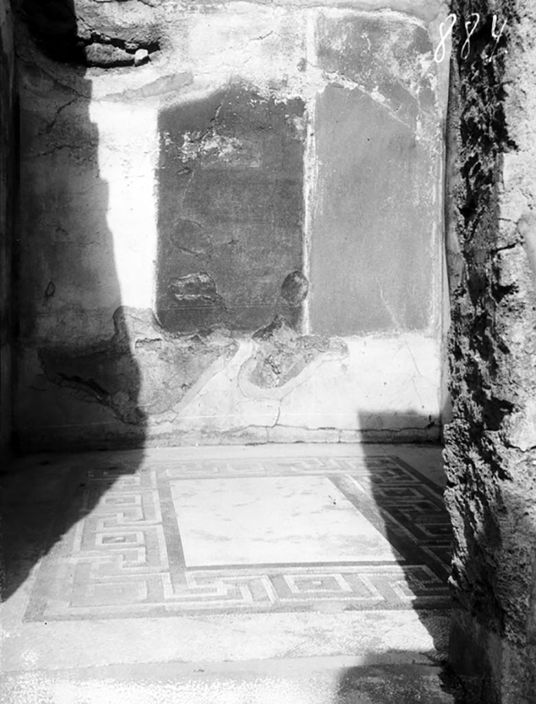 VI.9.6 Pompeii. W.835. Room 12, looking towards north wall and mosaic floor from doorway.
Photo by Tatiana Warscher. Photo © Deutsches Archäologisches Institut, Abteilung Rom, Arkiv. 

