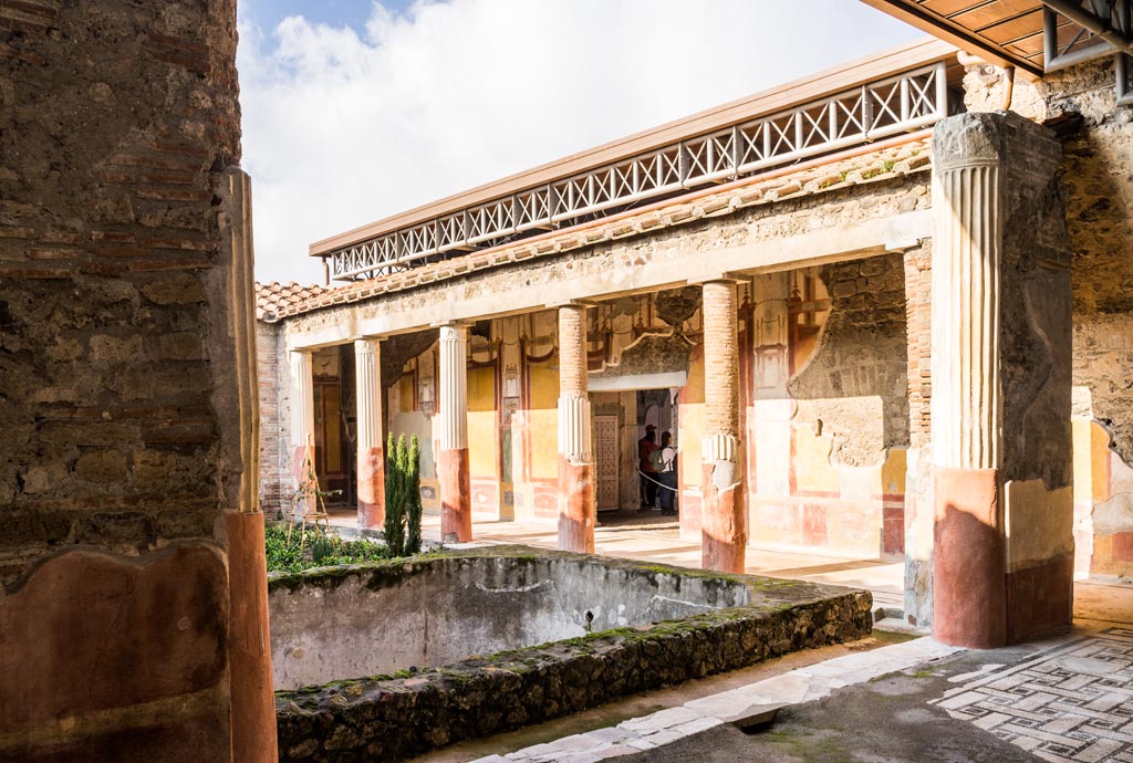 VI.9.6 Pompeii. January 2023. Room 6, looking west along north portico. Photo courtesy of Johannes Eber.