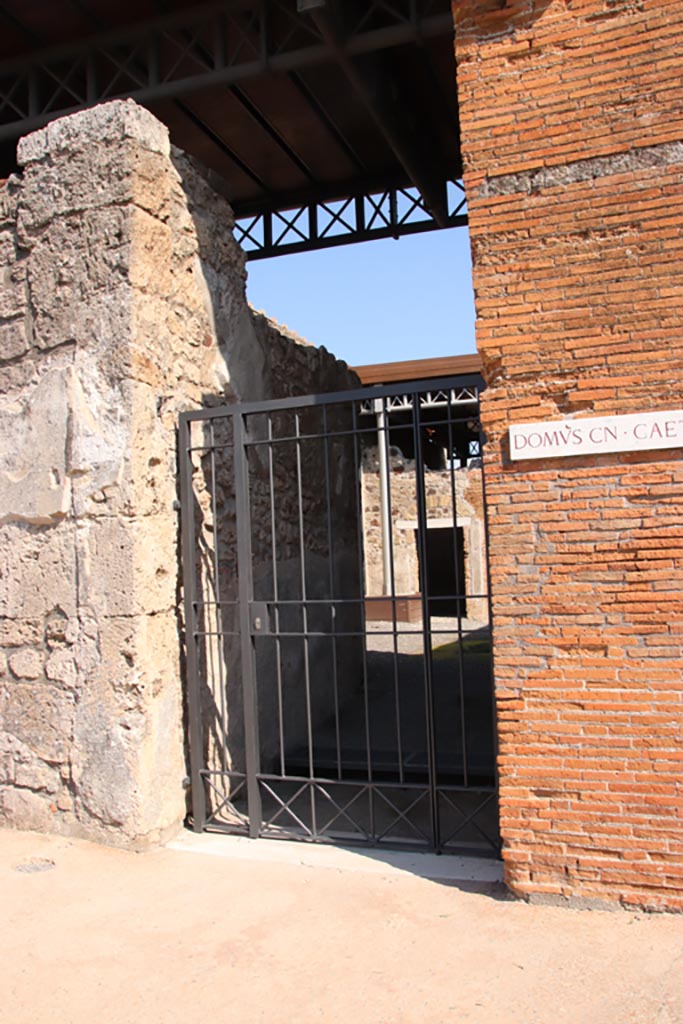 VI.9.7 Pompeii. October 2022. Entrance doorway, looking east. Photo courtesy of Klaus Heese.

