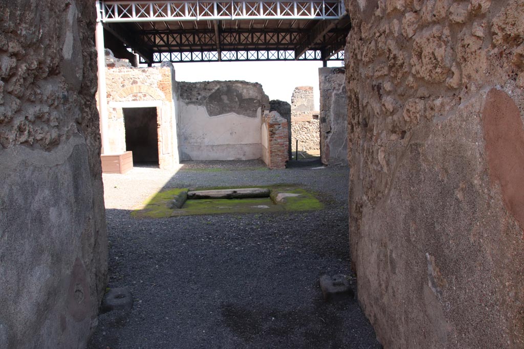 VI.9.7 Pompeii. October 2022. Looking east along entrance corridor towards atrium. Photo courtesy of Klaus Heese.
