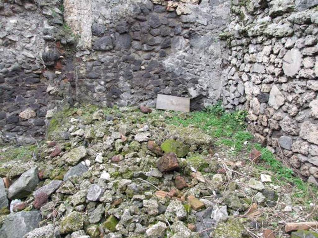 VI.9.10 Pompeii.  March 2009.  Rubble.  