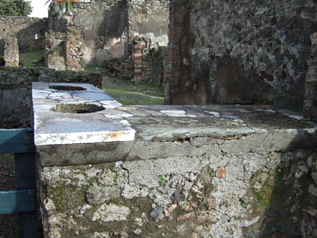 VI.10.3 Pompeii.  December 2005.  Marble counter.