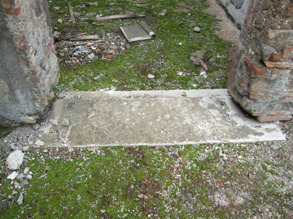 VI.10.7 Pompeii.  March 2009.  Room 2.  Marble door sill.